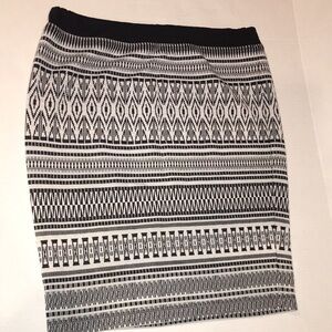 Veronica Beard Geometric Pattern Pencil Skirt | Black And White | Size 8
